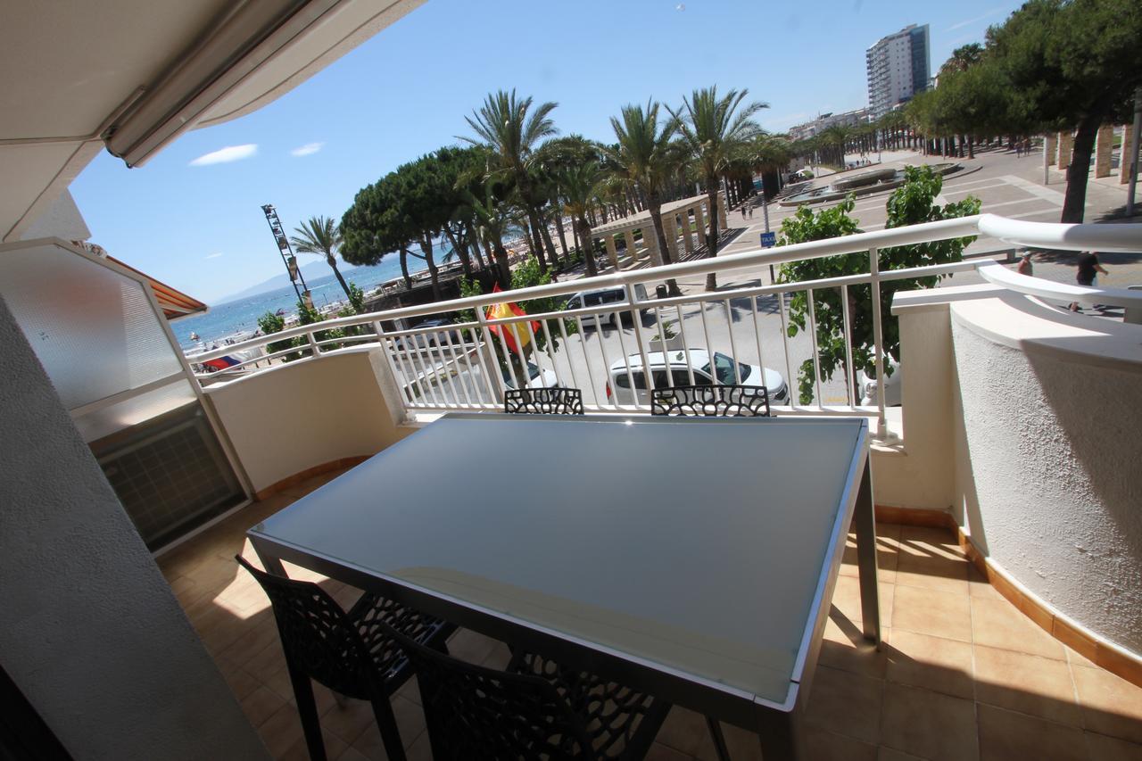 For A Stay Santillana Plaza Салоу Екстериор снимка